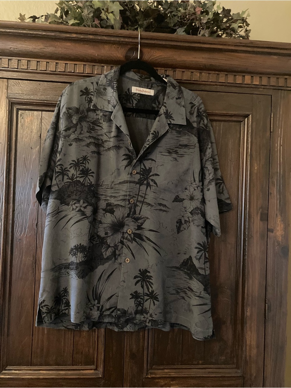 Tommy Bahama Slate Gray Hawaiian Camp Shirt with Black Print. 100% silk